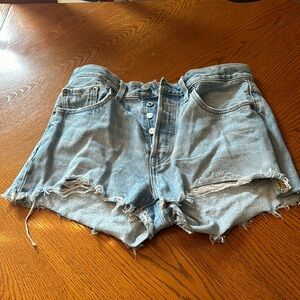 Light blue Levi’s Jean shorts